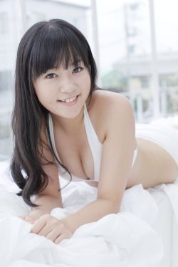 大乳美女喂奶三级